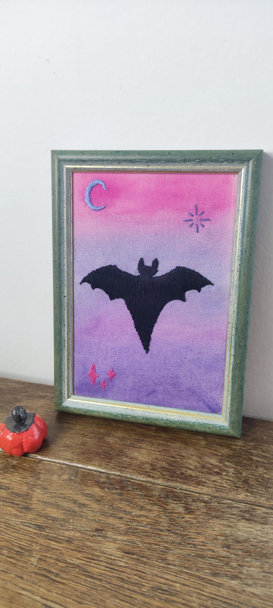 Broderie "La chauve souris"   10x15cm